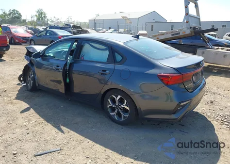 2021 Kia Forte Lxs z USA, uszkodzony, nr VIN 3KPF24AD5ME289208